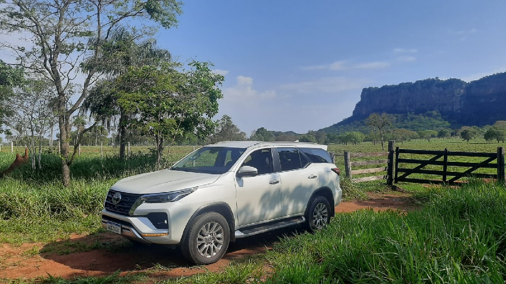 Toyota SW4 encara bem as belezas do Pantanal